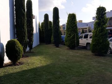Venta de Casa en Esquina en Sendero de los Pinos – Espaciosa y Moderna