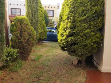 Venta de Casa en Esquina en Sendero de los Pinos – Espaciosa y Moderna