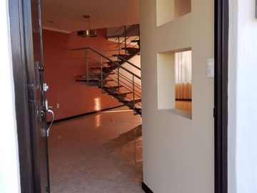 Venta de Casa en Esquina en Sendero de los Pinos – Espaciosa y Moderna