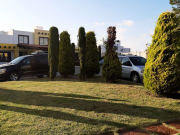 Venta de Casa en Esquina en Sendero de los Pinos – Espaciosa y Moderna