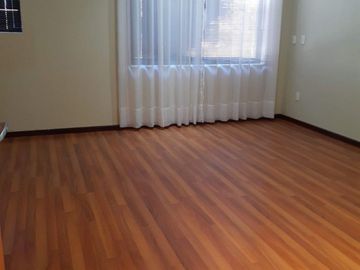 Venta de Casa en Esquina en Sendero de los Pinos – Espaciosa y Moderna