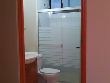 Venta de Casa en Esquina en Sendero de los Pinos – Espaciosa y Moderna