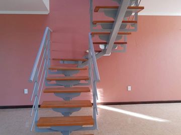 Venta de Casa en Esquina en Sendero de los Pinos – Espaciosa y Moderna