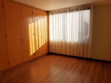 Venta de Casa en Esquina en Sendero de los Pinos – Espaciosa y Moderna