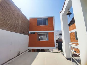 CASA DE 3 DUPLEX EN VENTA 623 M2 URB. VILLA TOLEDO - CIENEGUILLA