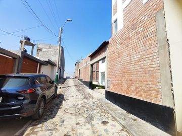 CASA DE 3 DUPLEX EN VENTA 623 M2 URB. VILLA TOLEDO - CIENEGUILLA