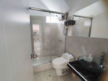 CASA DE 3 DUPLEX EN VENTA 623 M2 URB. VILLA TOLEDO - CIENEGUILLA