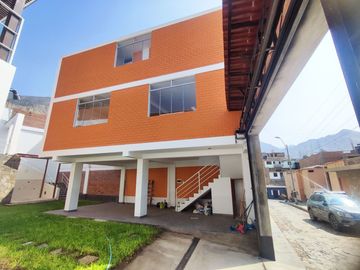 CASA DE 3 DUPLEX EN VENTA 623 M2 URB. VILLA TOLEDO - CIENEGUILLA