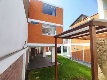 CASA DE 3 DUPLEX EN VENTA 623 M2 URB. VILLA TOLEDO - CIENEGUILLA