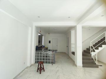 CASA DE 3 DUPLEX EN VENTA 623 M2 URB. VILLA TOLEDO - CIENEGUILLA