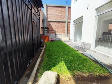CASA DE 3 DUPLEX EN VENTA 623 M2 URB. VILLA TOLEDO - CIENEGUILLA
