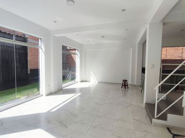 CASA DE 3 DUPLEX EN VENTA 623 M2 URB. VILLA TOLEDO - CIENEGUILLA