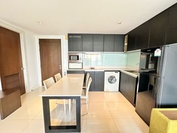 Condo for sale near the sea in Bang Phra Beautiful room, fully decorated, 1 bedroom, sea view.