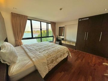 Condo for sale near the sea in Bang Phra Beautiful room, fully decorated, 1 bedroom, sea view.