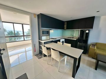 Condo for sale near the sea in Bang Phra Beautiful room, fully decorated, 1 bedroom, sea view.