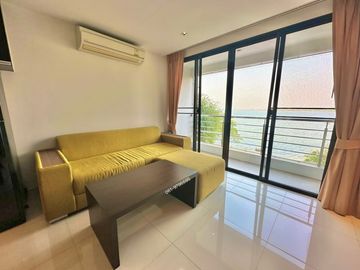 Condo for sale near the sea in Bang Phra Beautiful room, fully decorated, 1 bedroom, sea view.