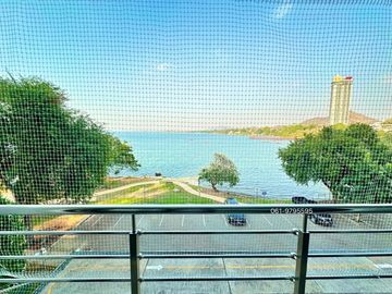 Condo for sale near the sea in Bang Phra Beautiful room, fully decorated, 1 bedroom, sea view.