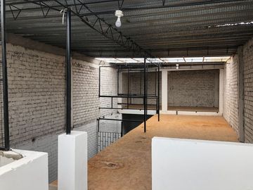 VENTA  DE LOCAL DE 4 PISOS A PRECIO DE TERRENO EN BARRANCO