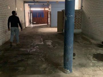VENTA  DE LOCAL DE 4 PISOS A PRECIO DE TERRENO EN BARRANCO