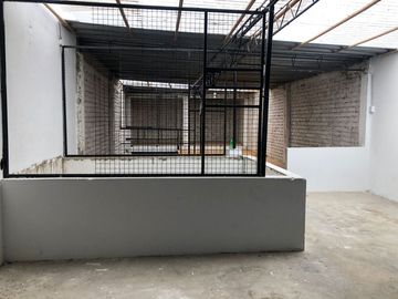 VENTA  DE LOCAL DE 4 PISOS A PRECIO DE TERRENO EN BARRANCO
