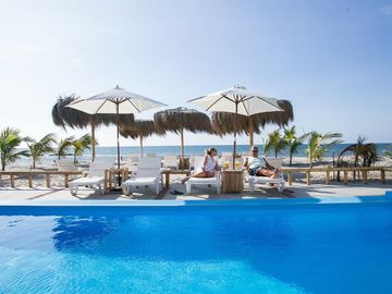 Vendo Casa/hotel Playa Punta Mero Tumbes - 1era Fila - $299,000