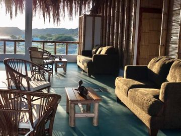 Vendo Casa/hotel Playa Punta Mero Tumbes - 1era Fila - $299,000