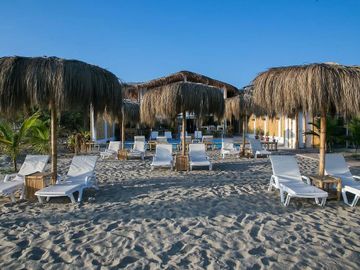 Vendo Casa/hotel Playa Punta Mero Tumbes - 1era Fila - $299,000