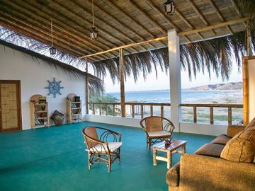 Vendo Casa/hotel Playa Punta Mero Tumbes - 1era Fila - $299,000