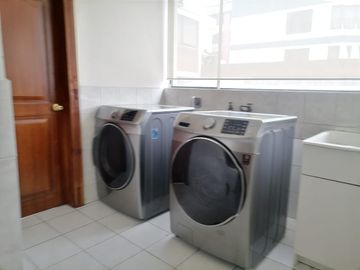 Venta de Departamento en el Batán Bajo de 230 metros, Sector Quicentro, Norte de Quito