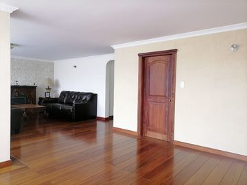 Venta de Departamento en el Batán Bajo de 230 metros, Sector Quicentro, Norte de Quito