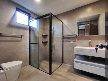 3 STOREY SINGLE DETACHED