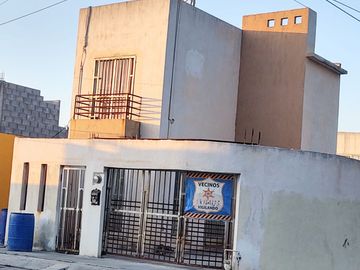 CASA EN VENTA EN JUAREZ, NL, ZONA TERRANOVA RESIDENCIAL, EXCEDENTE DE TERRENO