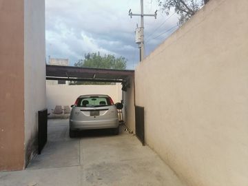 CASA EN VENTA EN JUAREZ, NL, ZONA TERRANOVA RESIDENCIAL, EXCEDENTE DE TERRENO