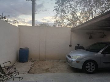 CASA EN VENTA EN JUAREZ, NL, ZONA TERRANOVA RESIDENCIAL, EXCEDENTE DE TERRENO