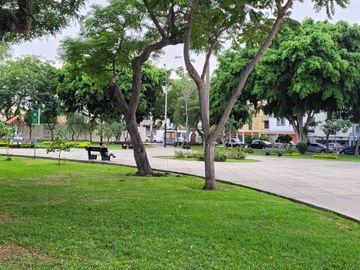 VENDO CASA FRENTE A PARQUE EXCELENTE ZONA RESIDENCIAL