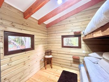 Se vende casa en precordillera, espectacular entorno natural, cuenta con agua y luz, Curicó