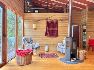 Se vende casa en precordillera, espectacular entorno natural, cuenta con agua y luz, Curicó