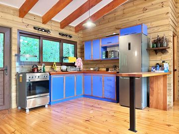 Se vende casa en precordillera, espectacular entorno natural, cuenta con agua y luz, Curicó