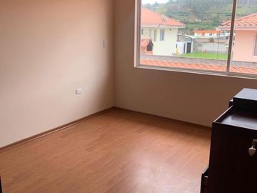 Otavalo - En venta hermosa casa con mini departamento