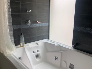 Otavalo - En venta hermosa casa con mini departamento