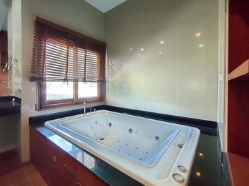 Pool villa for sale or rent, in a luxury village, Mae Hia-Hang Dong, Chiang Mai