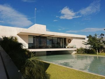 Hermosa casa en Temozón, privada Soluna