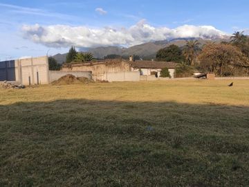 VENTA, CAYAMBE, TERRENO URBANO 1000 m2, PLANO, BIEN UBICADO.