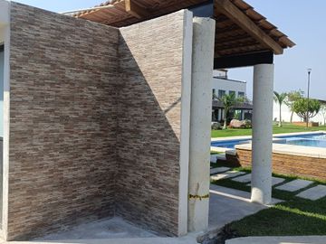 CASA EN VENTA CON ALBERCA EN XOCHITEPEC, MORELOS