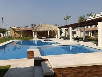 CASA EN VENTA CON ALBERCA EN XOCHITEPEC, MORELOS