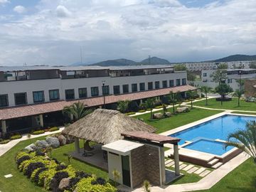 CASA EN VENTA CON ALBERCA EN XOCHITEPEC, MORELOS