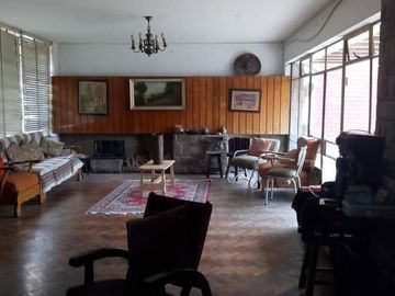 EXCELENTE CASA CON LOCAL COMERCIAL EN VENTA, MUY BIEN UBICADO EN EL BOULEVARD AL COSTADO DE LA MUNICIPALIDAD DE CHOSICA, CERCA AL PARQUE