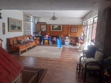 EXCELENTE CASA CON LOCAL COMERCIAL EN VENTA, MUY BIEN UBICADO EN EL BOULEVARD AL COSTADO DE LA MUNICIPALIDAD DE CHOSICA, CERCA AL PARQUE