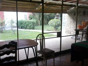 EXCELENTE CASA CON LOCAL COMERCIAL EN VENTA, MUY BIEN UBICADO EN EL BOULEVARD AL COSTADO DE LA MUNICIPALIDAD DE CHOSICA, CERCA AL PARQUE