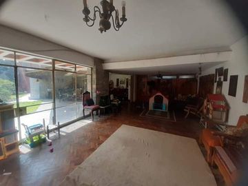 EXCELENTE CASA CON LOCAL COMERCIAL EN VENTA, MUY BIEN UBICADO EN EL BOULEVARD AL COSTADO DE LA MUNICIPALIDAD DE CHOSICA, CERCA AL PARQUE